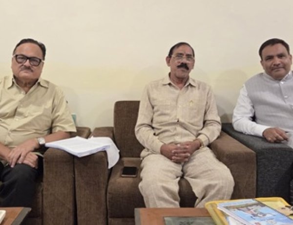 वक्फ बोर्ड अध्यक्ष डॉ. सलीम राज ने यूसीसी समिति सदस्यों से की सौजन्य मुलाकात