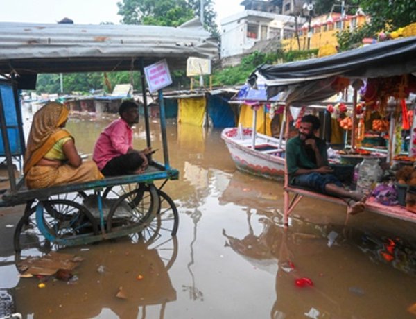 MP में भारी बारिश से हाहाकार: नदियां उफान पर, कई जिलों में स्कूल बंद