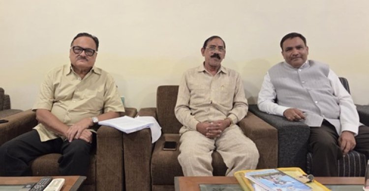 वक्फ बोर्ड अध्यक्ष डॉ. सलीम राज ने यूसीसी समिति सदस्यों से की सौजन्य मुलाकात