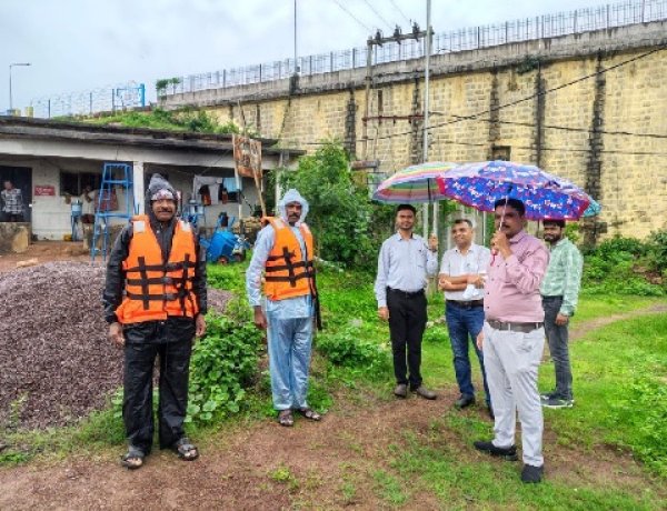 गंगरेल जलाशय में सुरक्षा व्यवस्था सुदृढ़, दो सैनिक सुरक्षा सामग्री के साथ तैनात