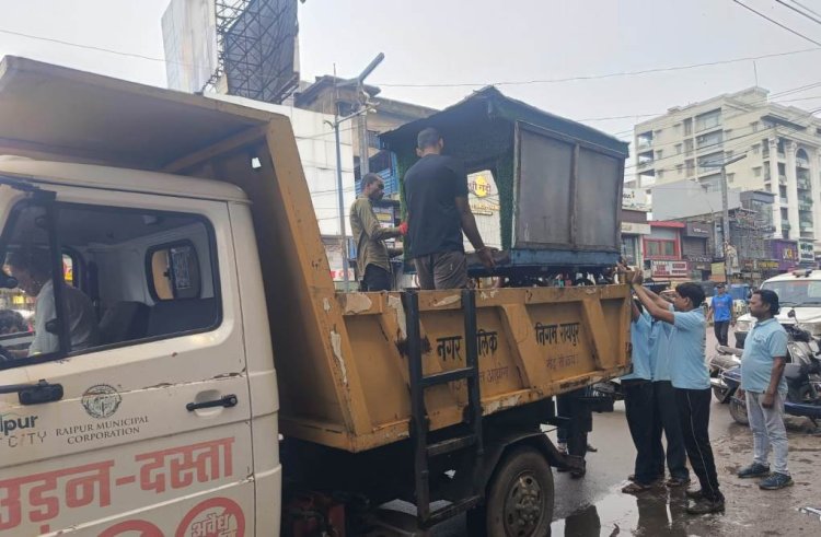 सुगम यातायात के लिए एक्शन में रायपुर पुलिस और निगम