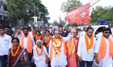 नशामुक्त समाज के संकल्प के साथ सातवें दिन भी जारी रहा पुरन्दर मिश्रा का जनजागरण अभियान  लाल चौक से शुरू हुई पदयात्रा, महापुरुषों की प्रतिमाओं पर माल्यार्पण और मंदिरों में पूजा-अर्चना कर सुख-शांति एवं समृद्धि की कामना