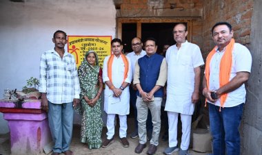 अंतिम व्यक्ति का उत्थान और सर्वसमावेशी विकास ही हमारी प्रतिबद्धता: राजस्व मंत्री श्री टंक राम वर्मा  सुशासन और सर्वव्यापी विकास का नया दौर  योजनाओं का मिला लाभ, तो संवर गया जीवन   मोहला-मानपुर में मंत्री टंक राम वर्मा ने जाना योजनाओं का जमीनी असर