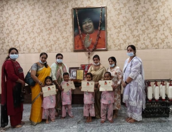 विश्व हृदयदिवस **के अवसर पर *प्रत्युषा फाउंडेशन रायपुर छत्तीसगढ़ द्वारा सत्यसांई हॉस्पिटल नया रायपुर छत्तीसगढ़ में नव्य हृदयास्पर्शी कार्यक्रम का आयोजन