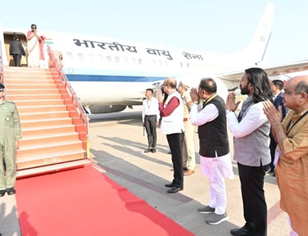 राष्ट्रपति द्रौपदी मुर्मु छत्तीसगढ़ प्रवास के पश्चात रायपुर से हुईं रवाना