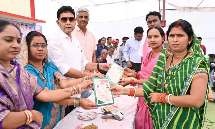 बलौदाबाजार को मॉडल विधानसभा बनाने के लिए प्रतिबद्ध- राजस्व मंत्री श्री टंक राम वर्मा  ​420 नए प्रधानमंत्री आवासों की स्वीकृति से टंडवा पंचायत में विकास और खुशहाली की नई बहार  ग्राम पंचायत टण्डवा के बैकुंठ मोहल्ले में 11.76 लाख रुपये की लागत से बने नए सार्वजनिक वितरण प्रणाली भवन का हुआ लोकार्पण